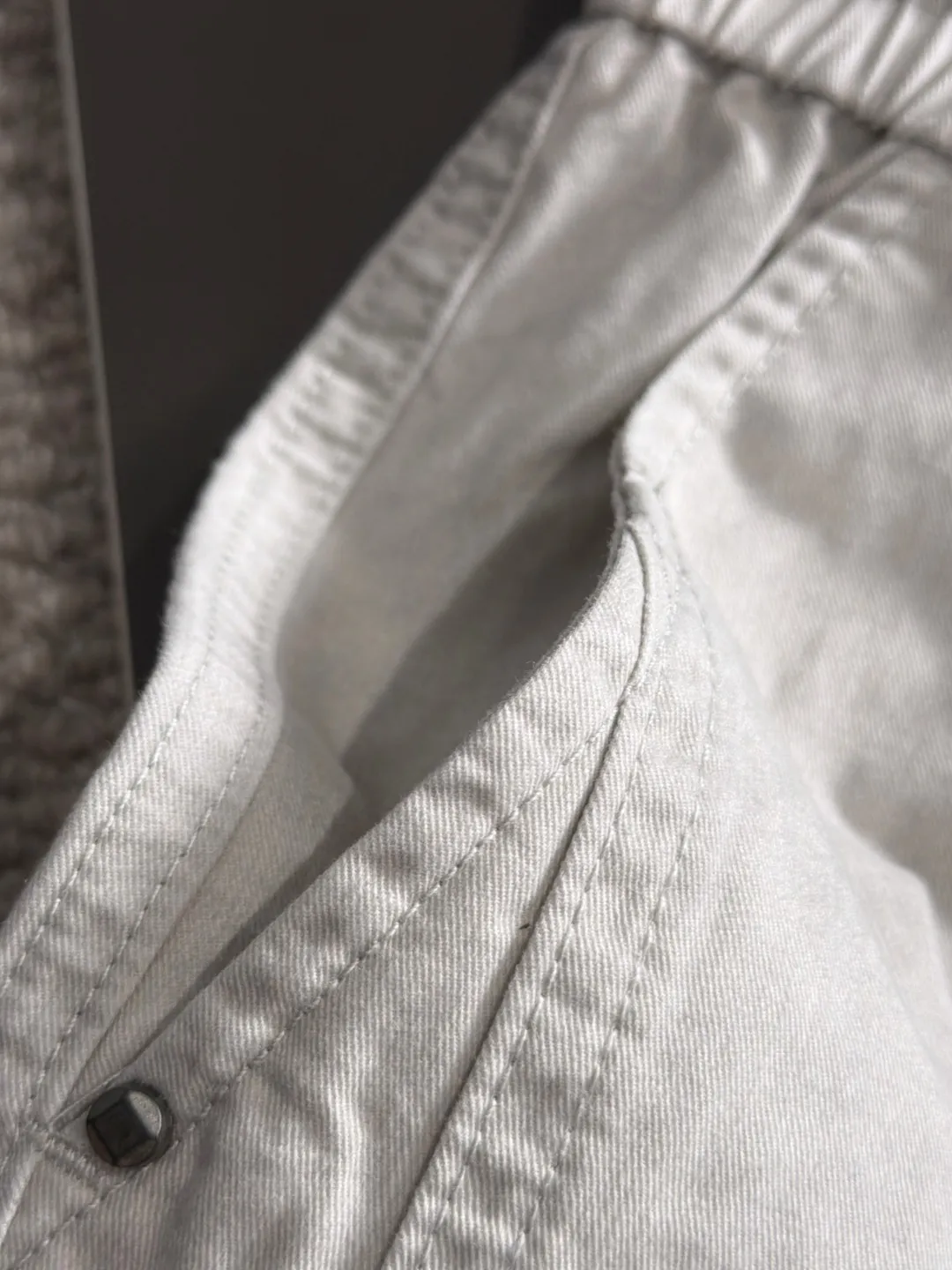 The next day shipped P195 Balenciaga 2026 summer New Arrival elastic casual pants, counter custom fabric Breathable high comfort, impeccable details, brand elements design concept, reflecting high quality. The hand feels delicate and soft! Casual cuts and awesome upper body! Sizes: S-3XL